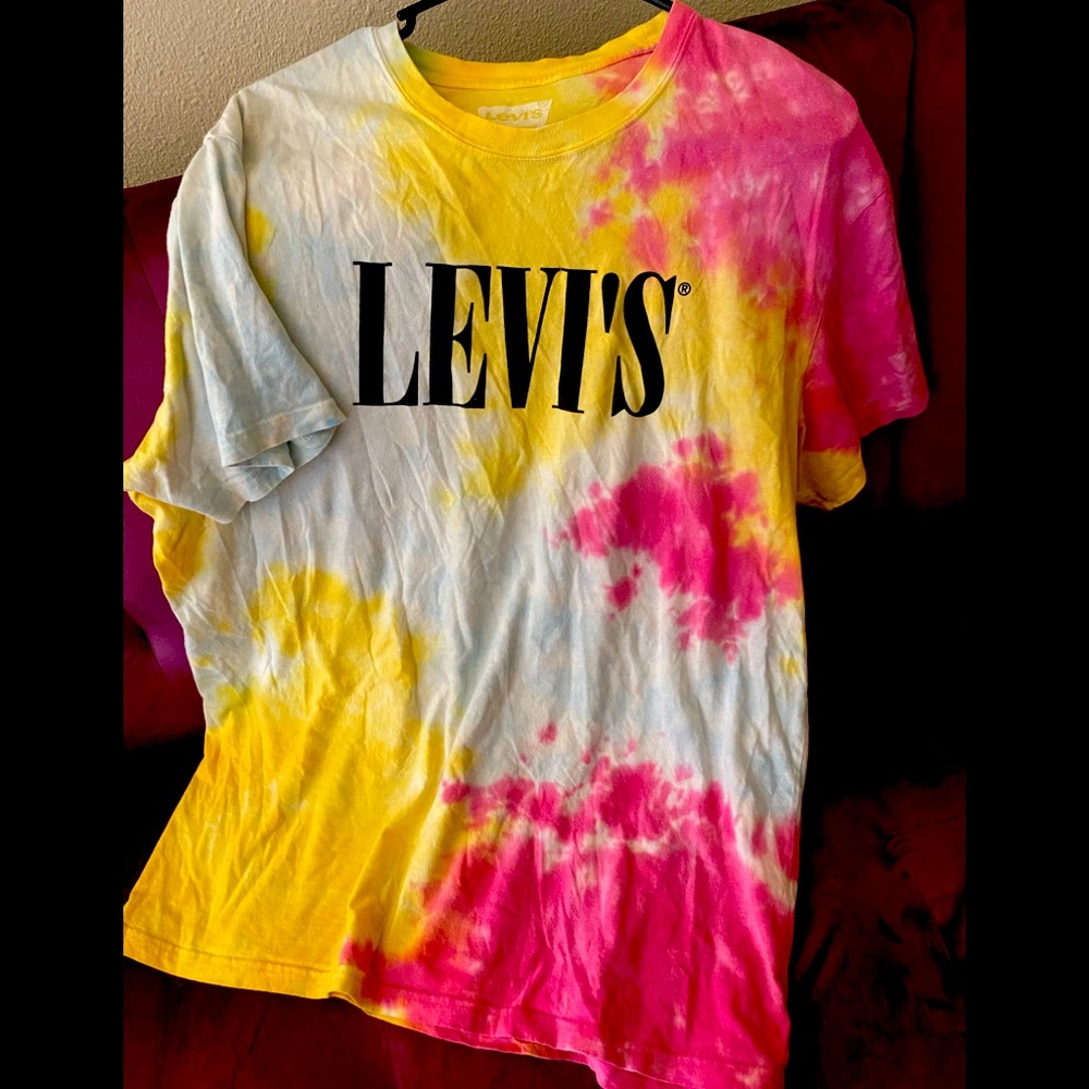 Levi’s tie-dye T-shirt